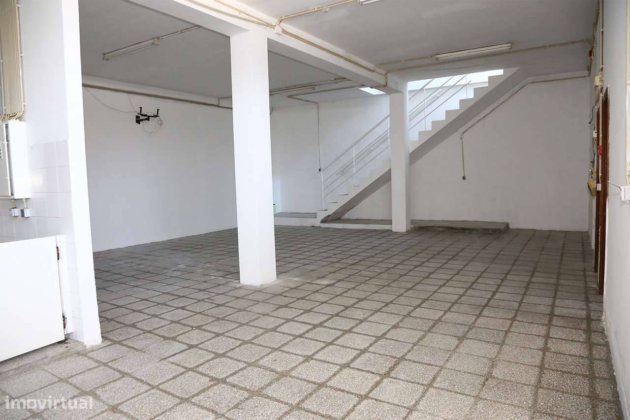 Armazém  Venda em Lustosa e Barrosas (Santo Estêvão),Lousada-15