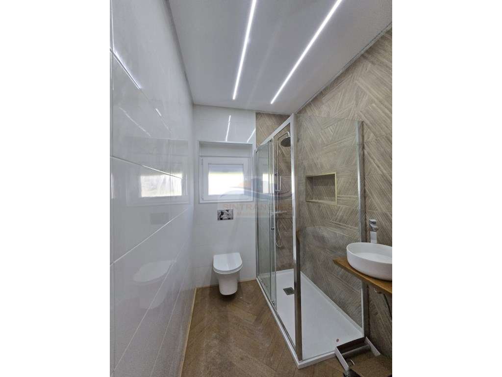 T3 Junto á Urbanização Vila Chã, com 2 WCS e Varandas - Totalmente ...-48