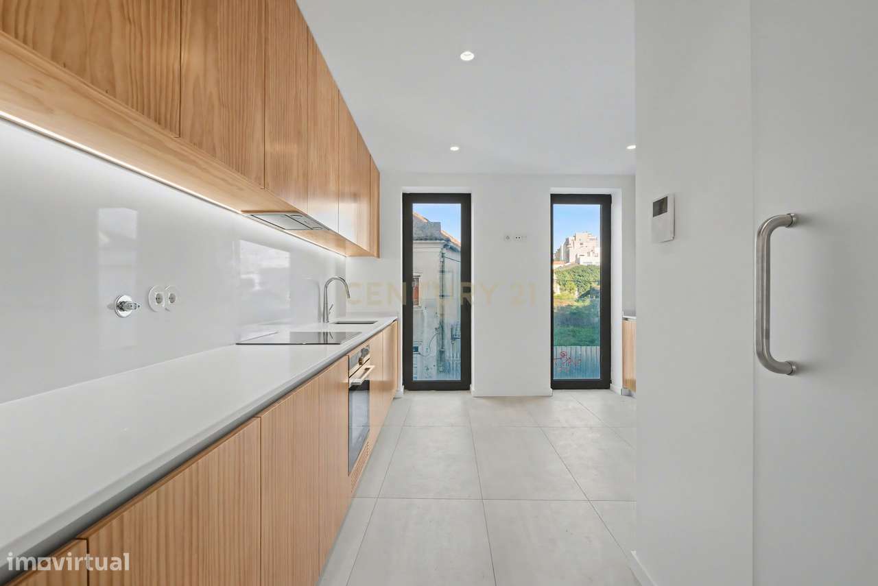 Luxuosa Moradia T4 em Matosinhos | elevador | 294,85m2-0