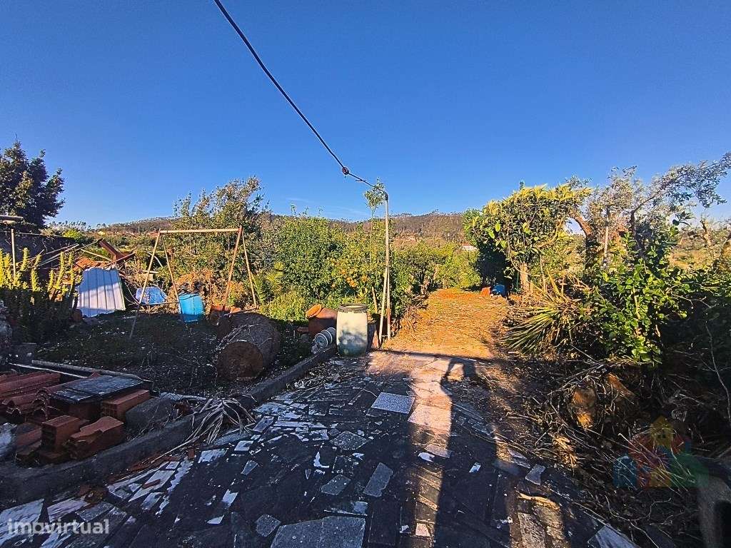 Moradia térrea com terreno junto aos acessos da A13-11