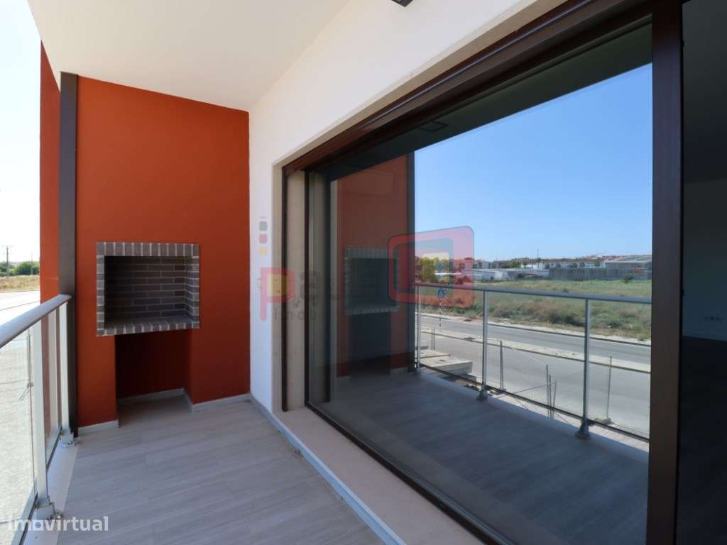 APARTAMENTO T5 DUPLEX NOVO - MONTIJO-10