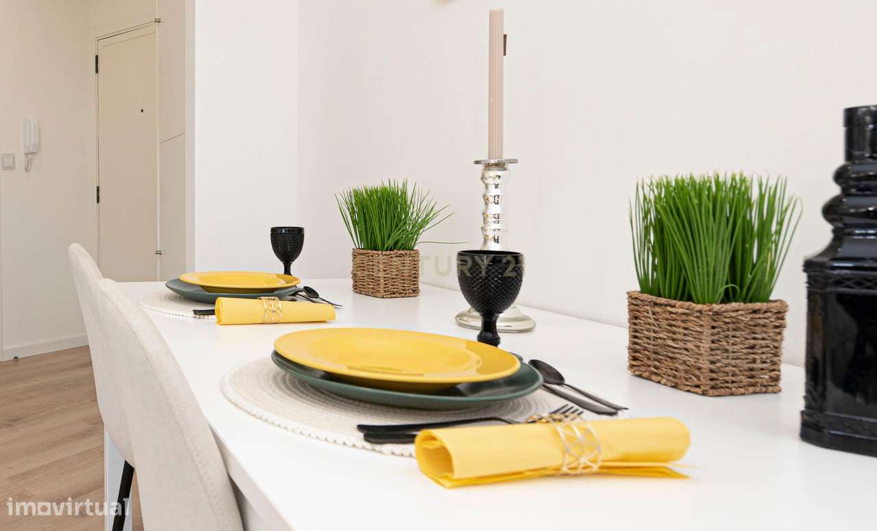 Apartamento Renovado com Vista Mar no Coração de Cascais-34