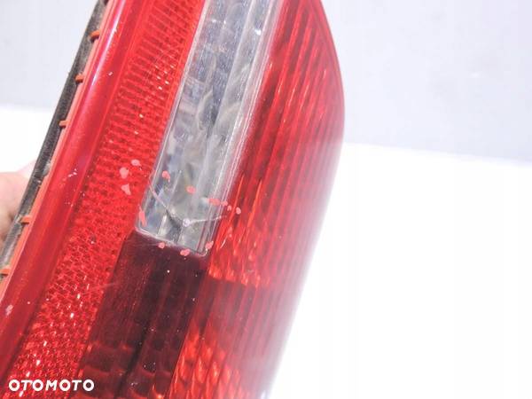 LAMPA PRAWA TYLNA TYŁ KLAPY AUDI A6 C6 ALLROAD 4F9945094B 89037748 - 3