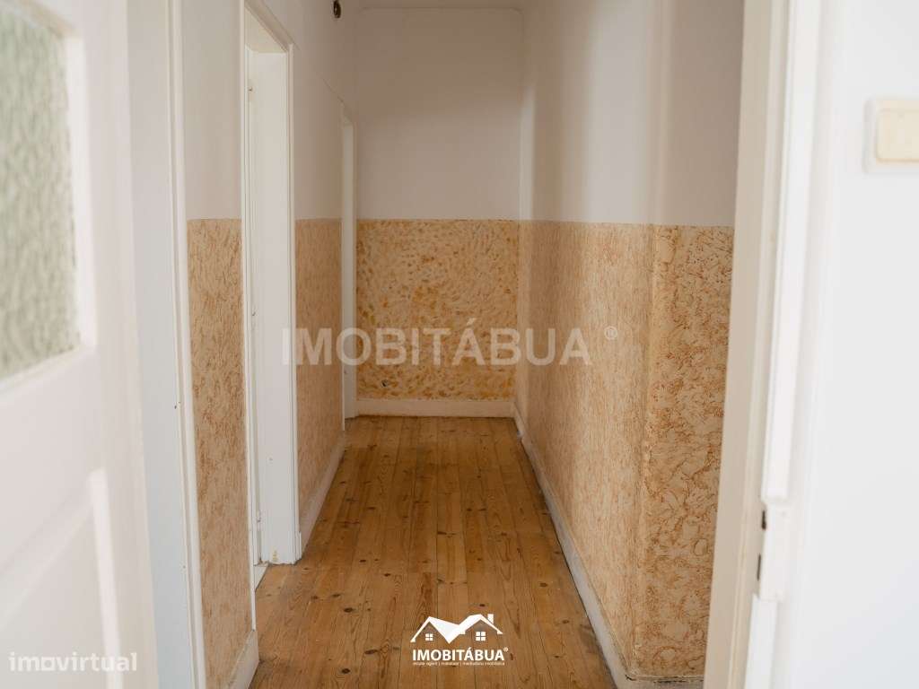 Espaço comercial com habitação T5 no centro da vila-15