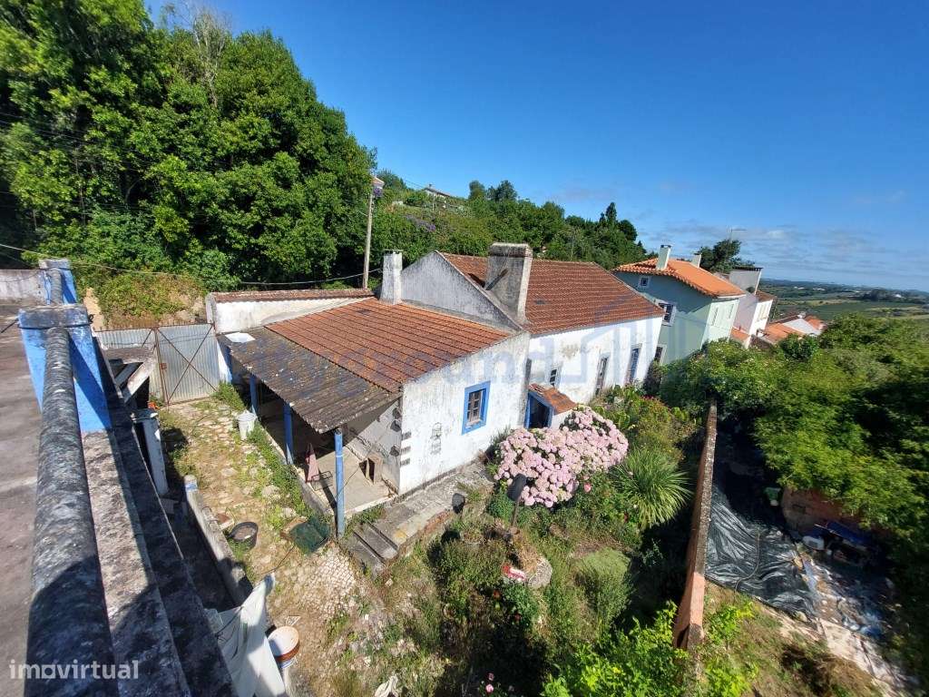Moradia com armazém, terraço e pátio para recuperação-25