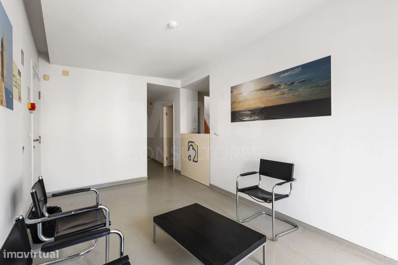 Oportunidade Única no Coração de Peniche — 124 m² com Potencial par... - Grande imagem: 2/19