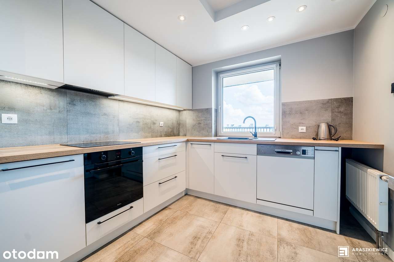 PRZESTRONNE M z dużymi oknami i klimatyzacją, ATANER Batorego 2000!