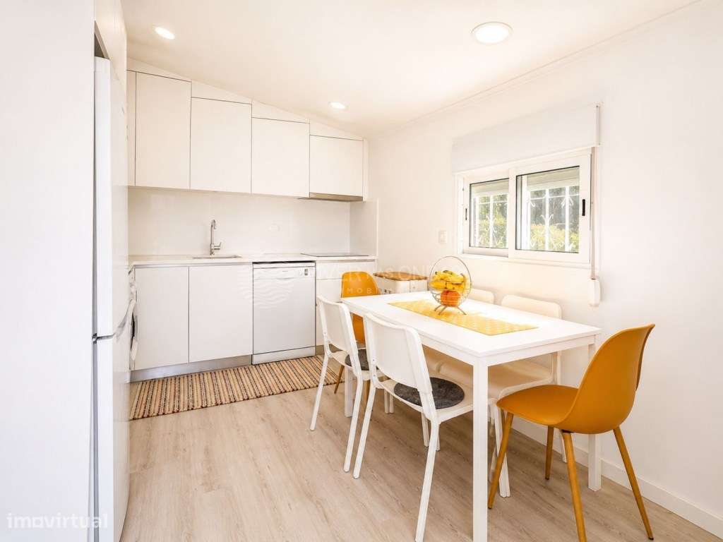 Andar de Moradia T2 remodelado em Santo António - Costa da Caparica-11
