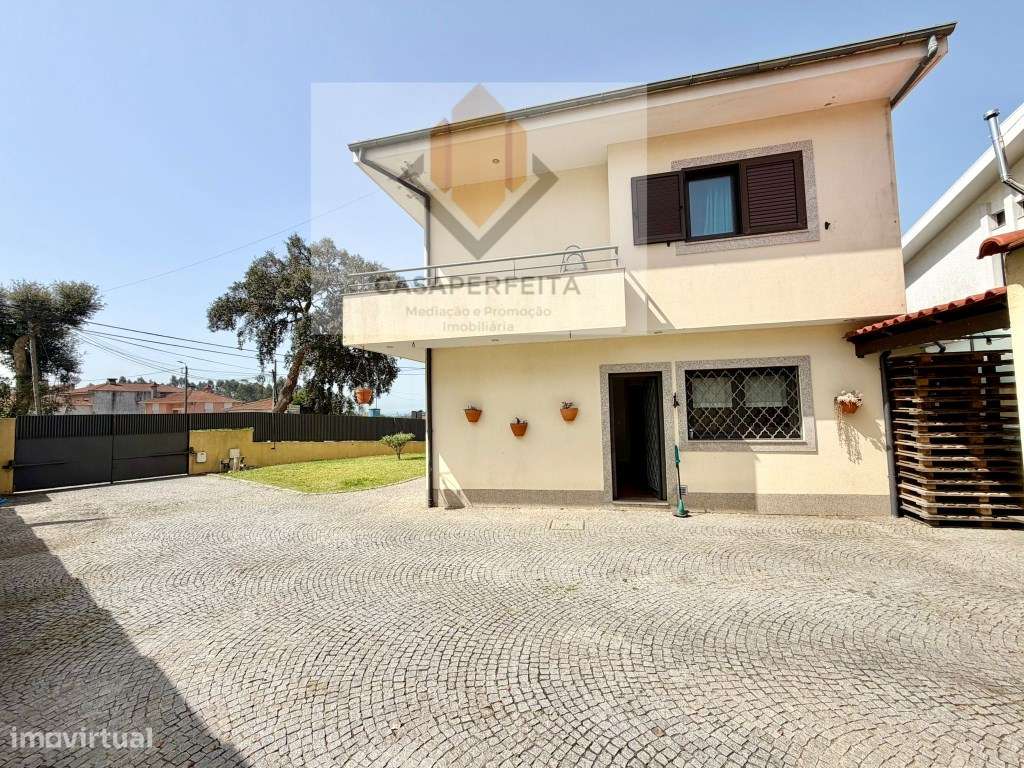 Luminosa Moradia T3+1 de 4 Frentes com Jardim, Escritório e Anexo -...-32