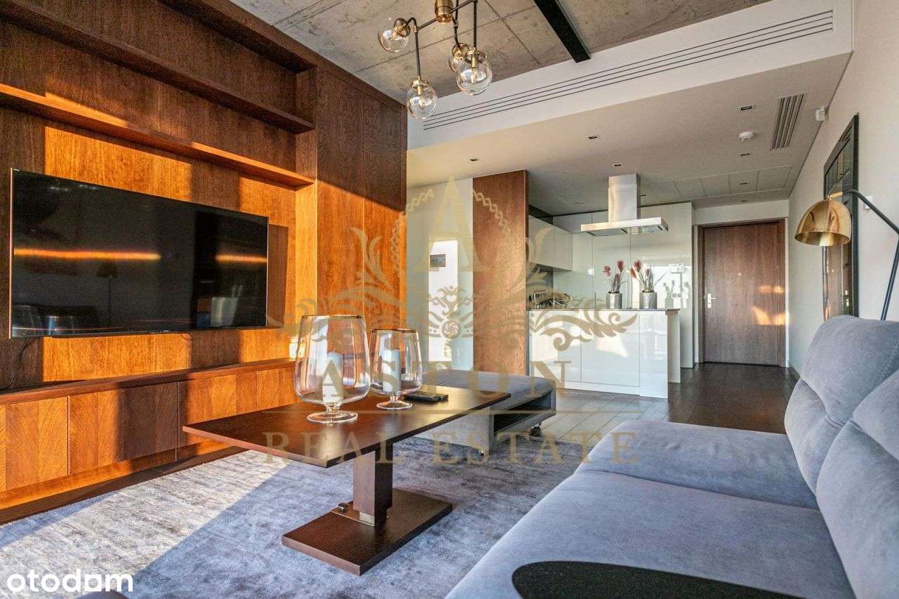 Spectacular apartment on 42nd floor on Złota 44-2