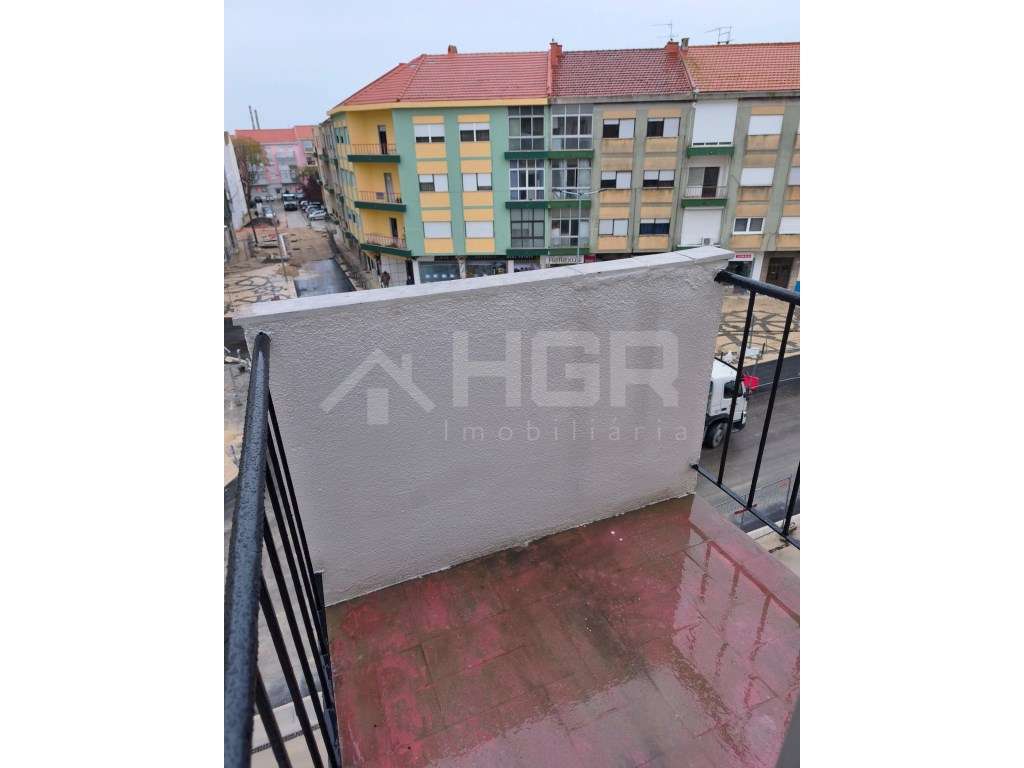 T1 | SEMI-RENOVADO | LOCALIZAÇÃO CENTRAL | ALTO SEIXALINHO-12