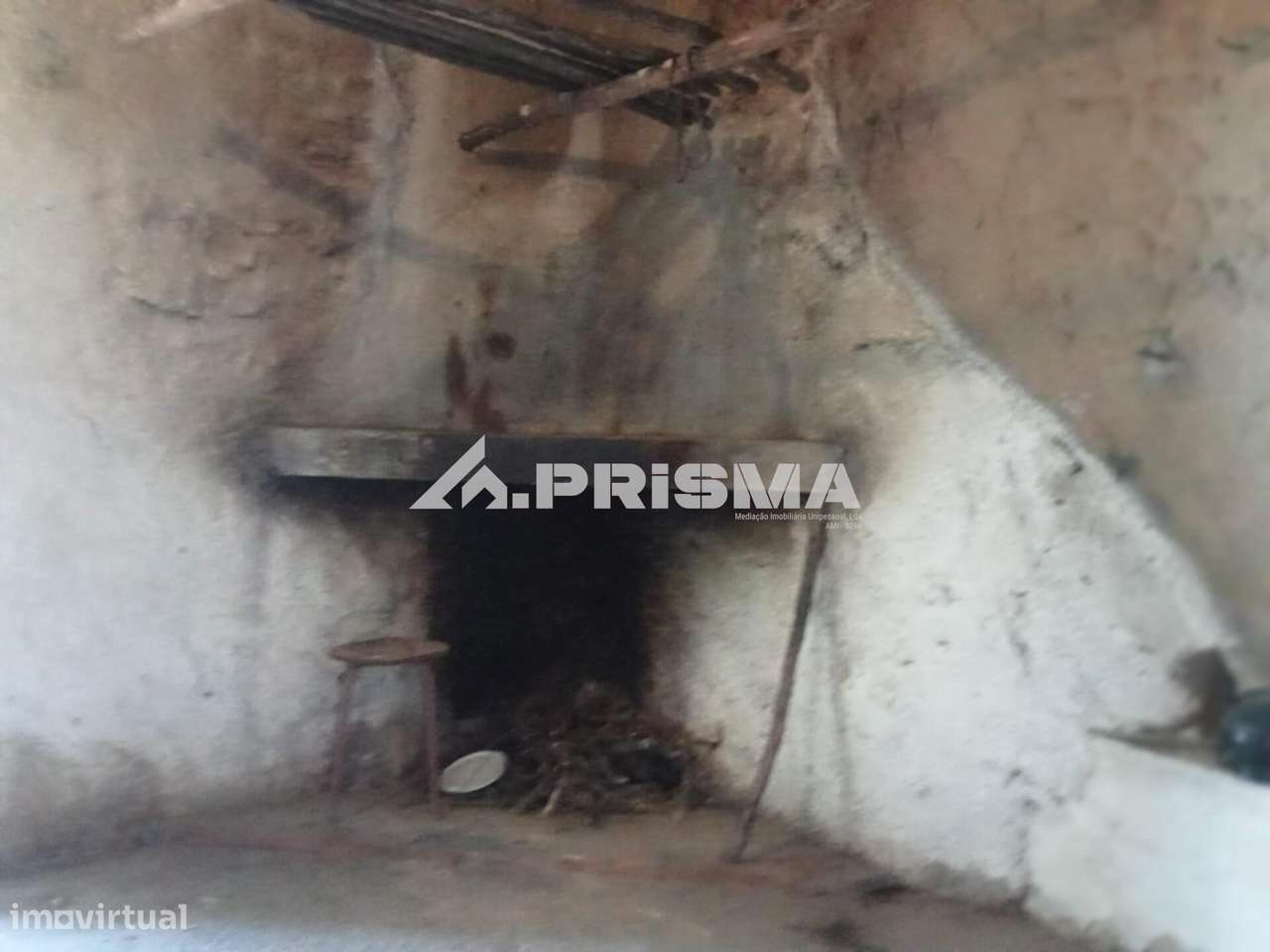 Quintinha para venda com construção rural para venda em Escalos de Bai-26