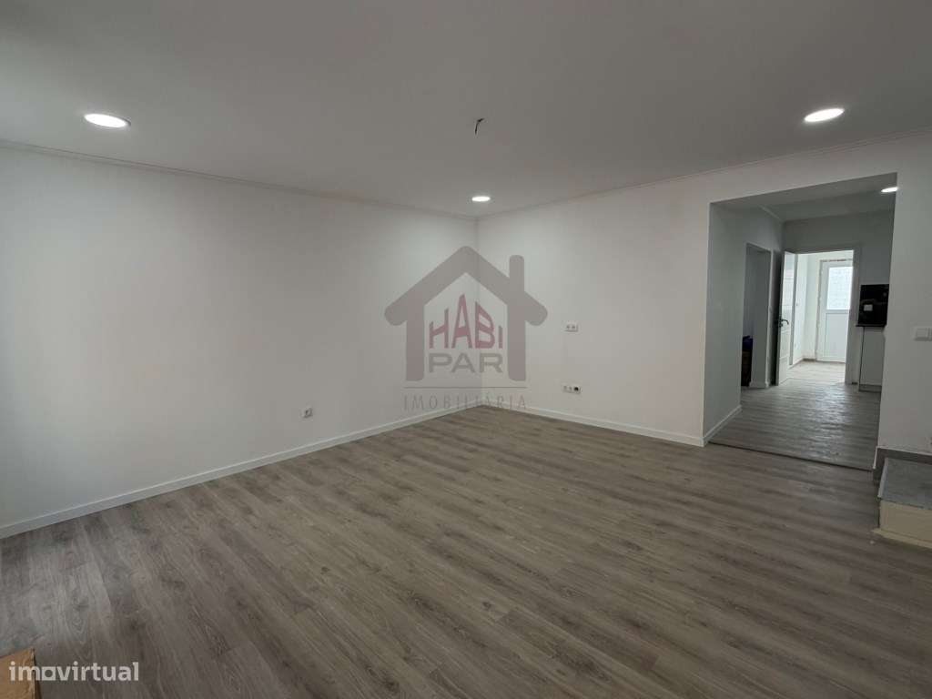 Excelente Moradia Renovada Centro Histórico de Salvaterra de Magos-13