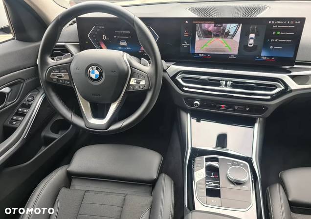 BMW Seria 3 318i Sport - 13