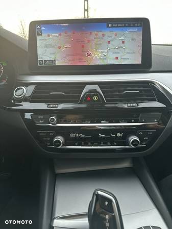 BMW Seria 5 518d mHEV - 15