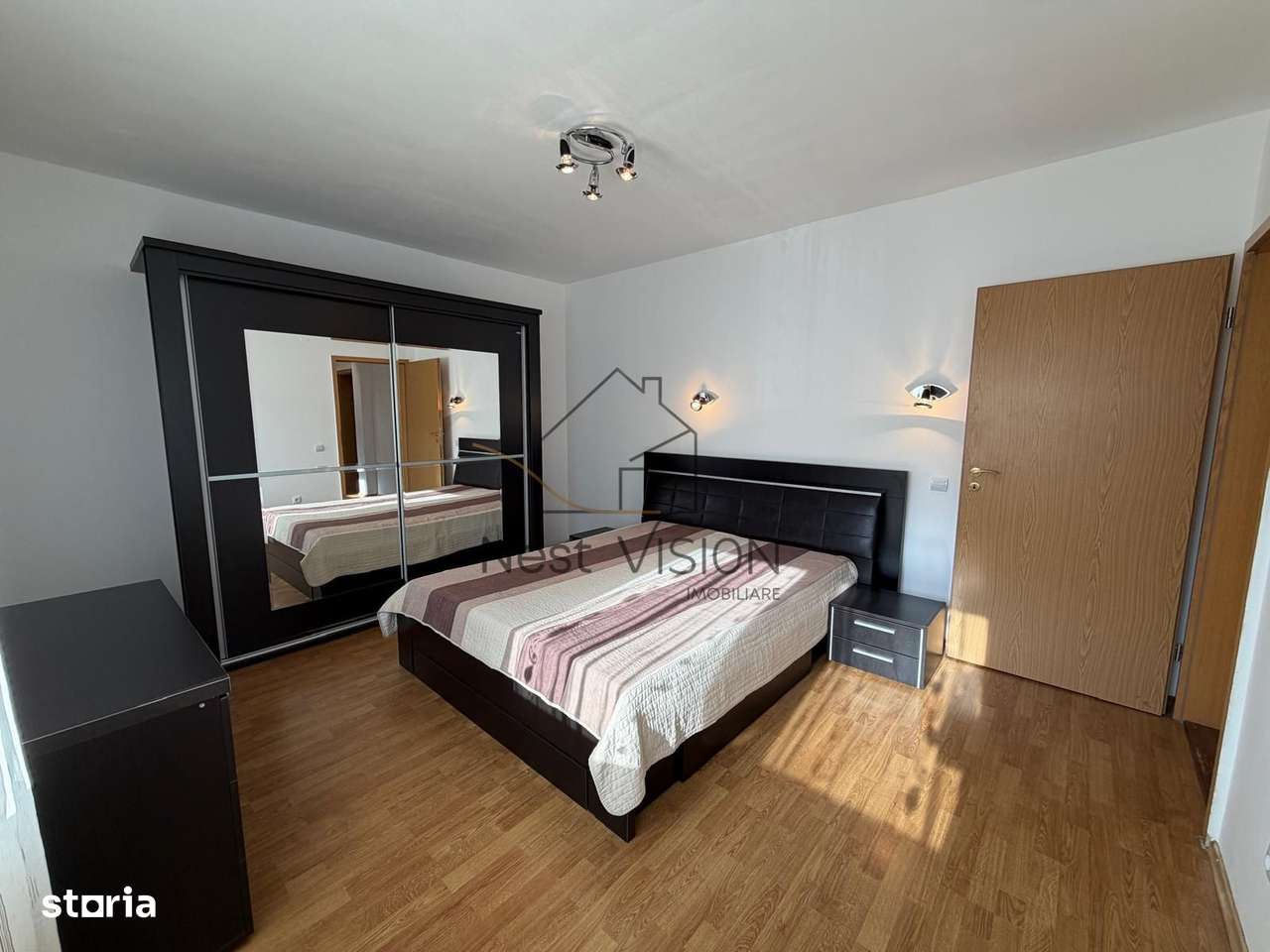 Apartament spațios cu 4 camere cu garaj - zona Ștrand-7