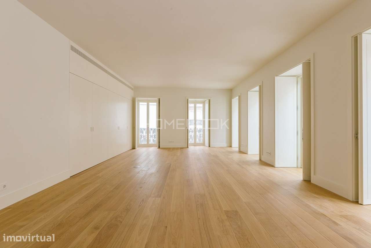 Apartamento T2  – Localização Premium Junto à Avenida da Liberdade - Grande imagem: 2/17