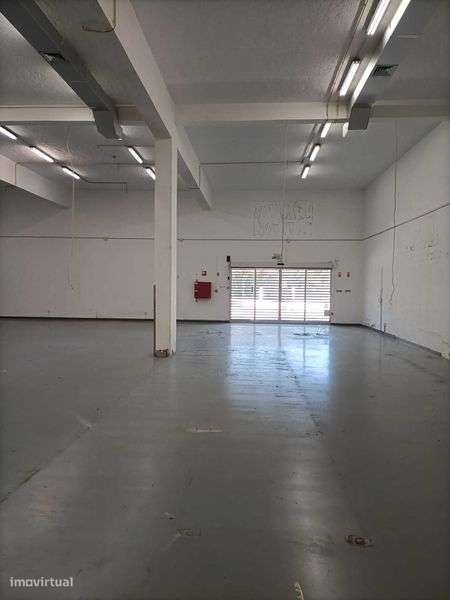 Armazém com 500 m2 em Portimão - Grande imagem: 4/12