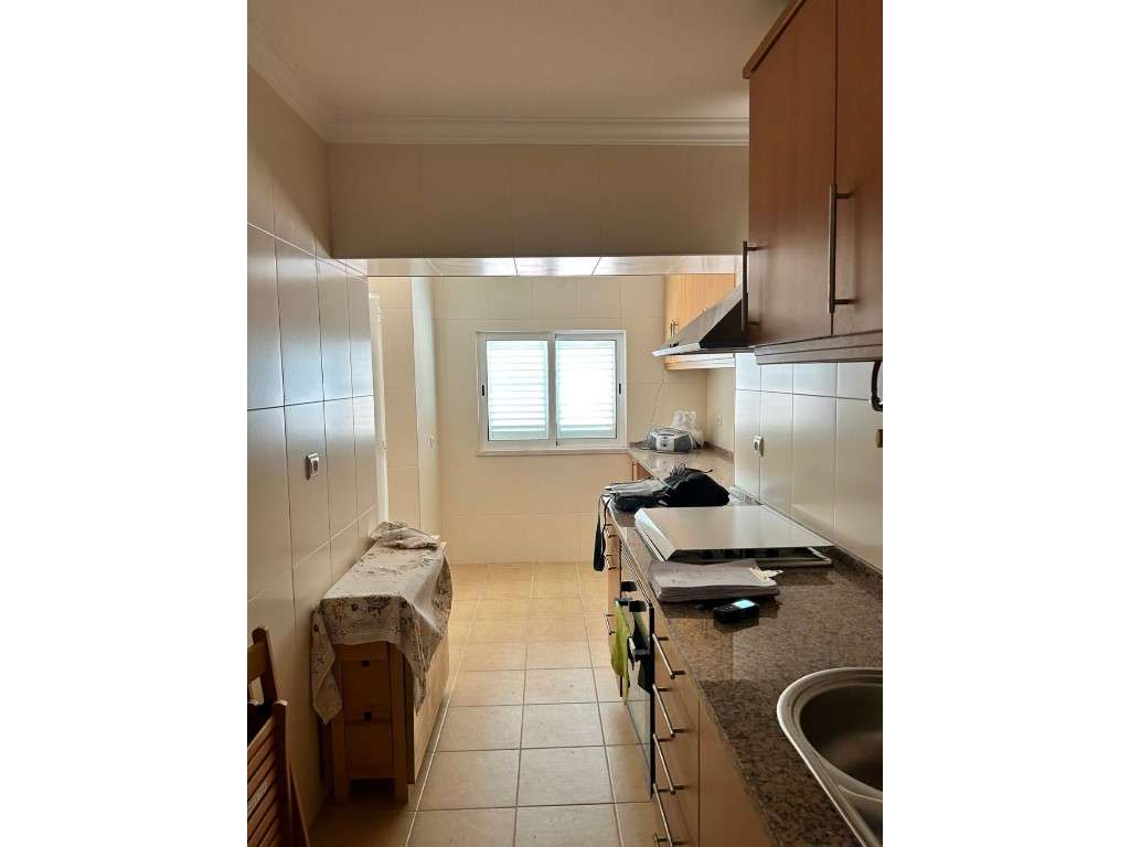 Moradia Remodelada com 4 Assoalhadas, Cacém, Sintra, Lisboa-23