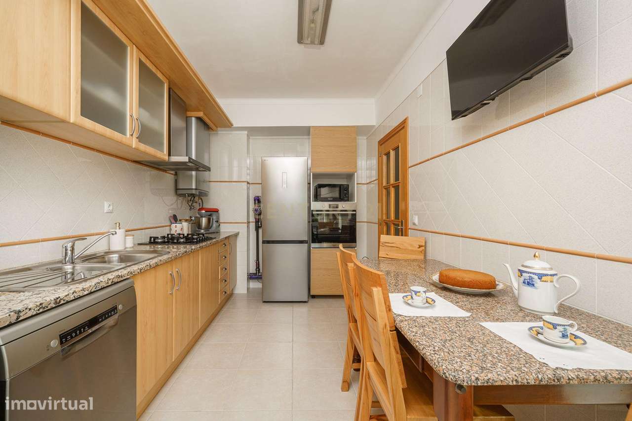 APARTAMENTO T3 COM ARRECADAÇÃO PARA VENDA EM S.SEBASTIÃO, SETÚBAL-2