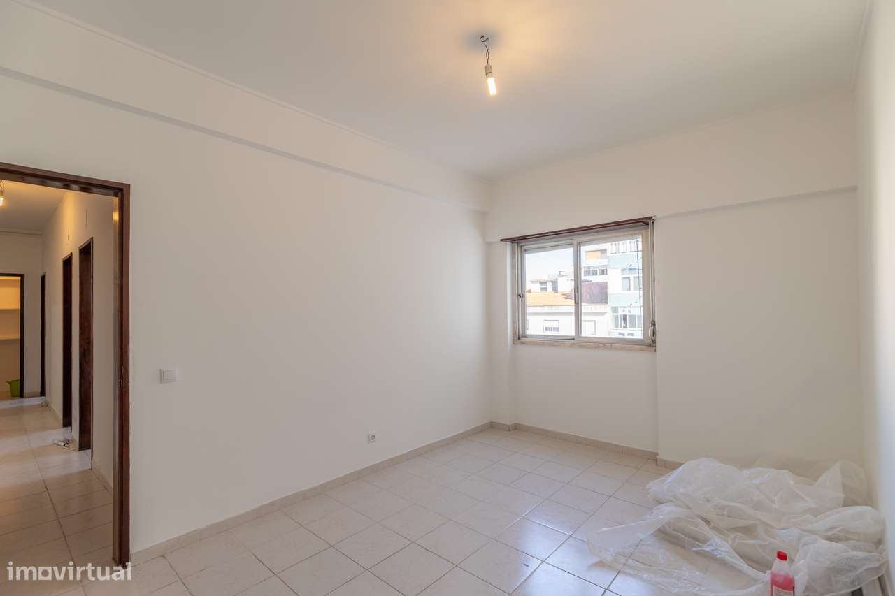 Apartamento T2 com varanda em Amora, Bem localizado - Grande imagem: 5/16