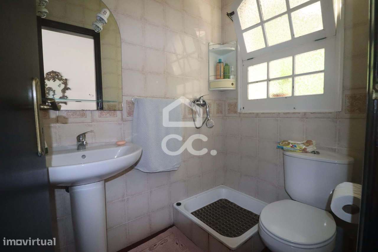 Moradia com 4 Quartos e Anexo T1  - São Vicente Ferreira - Ponta Delga-31