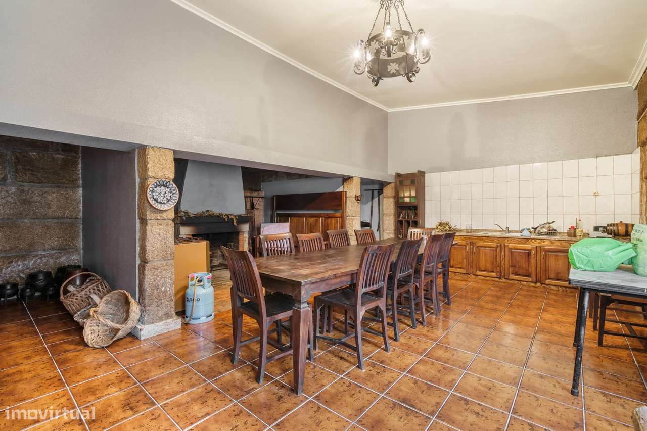 Moradia T5 em pedra em Vila Verde da Raia - Chaves-43