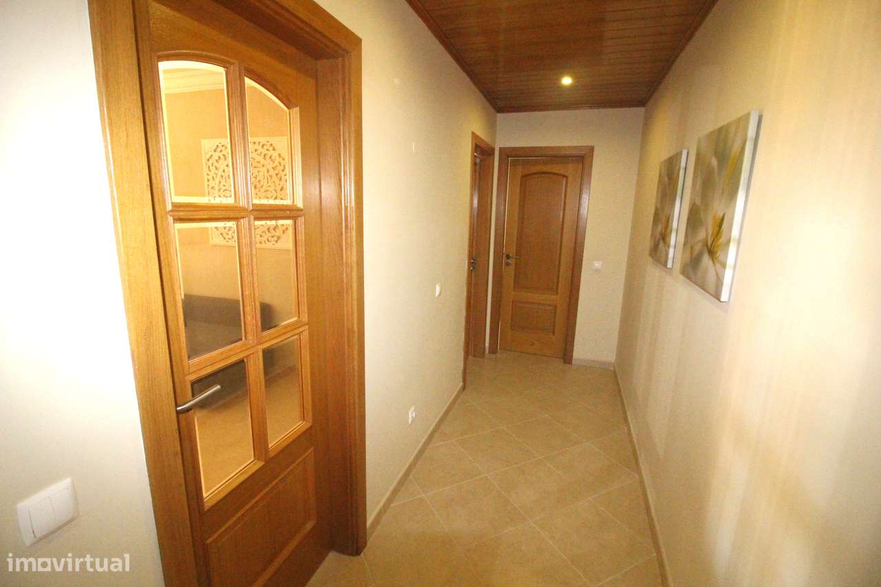 Armação de Pêra T1 Semi-Novo com Piscina, Garagem, 450 mt da Praia-5