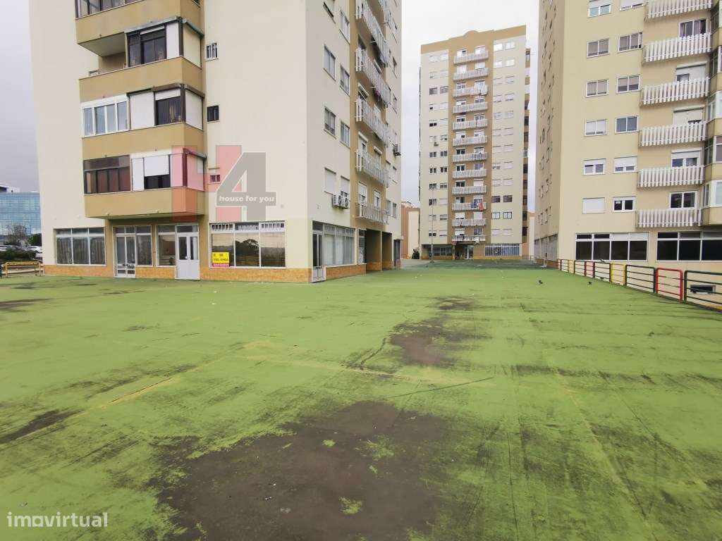 Odivelas Loja c/2 lugares de estacionamento e arrecadação. - Grande imagem: 2/17