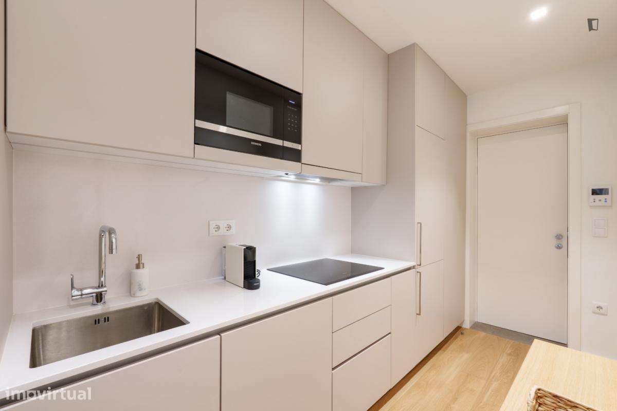 Estúdio - localizado em Santo Ildefonso Porto - Grande imagem: 2/23