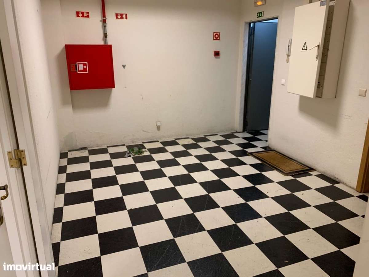 Open space / atelier /escritorio /  junto maternidade Alfredo da Costa - Grande imagem: 4/22