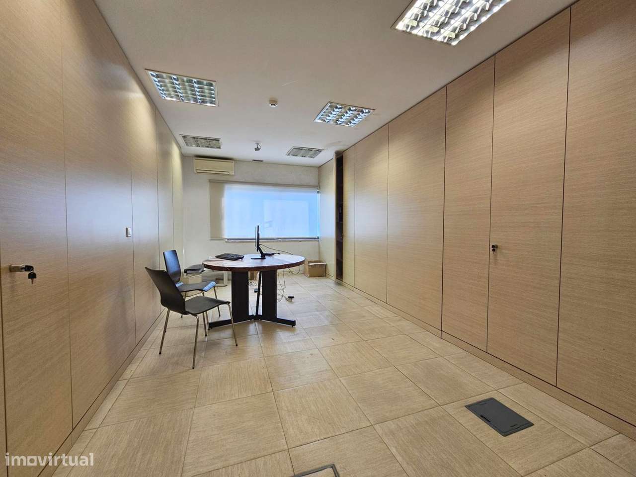 Escritório com Armazém Venda Carnaxide | 1.520 m2 | 11 Estac-11