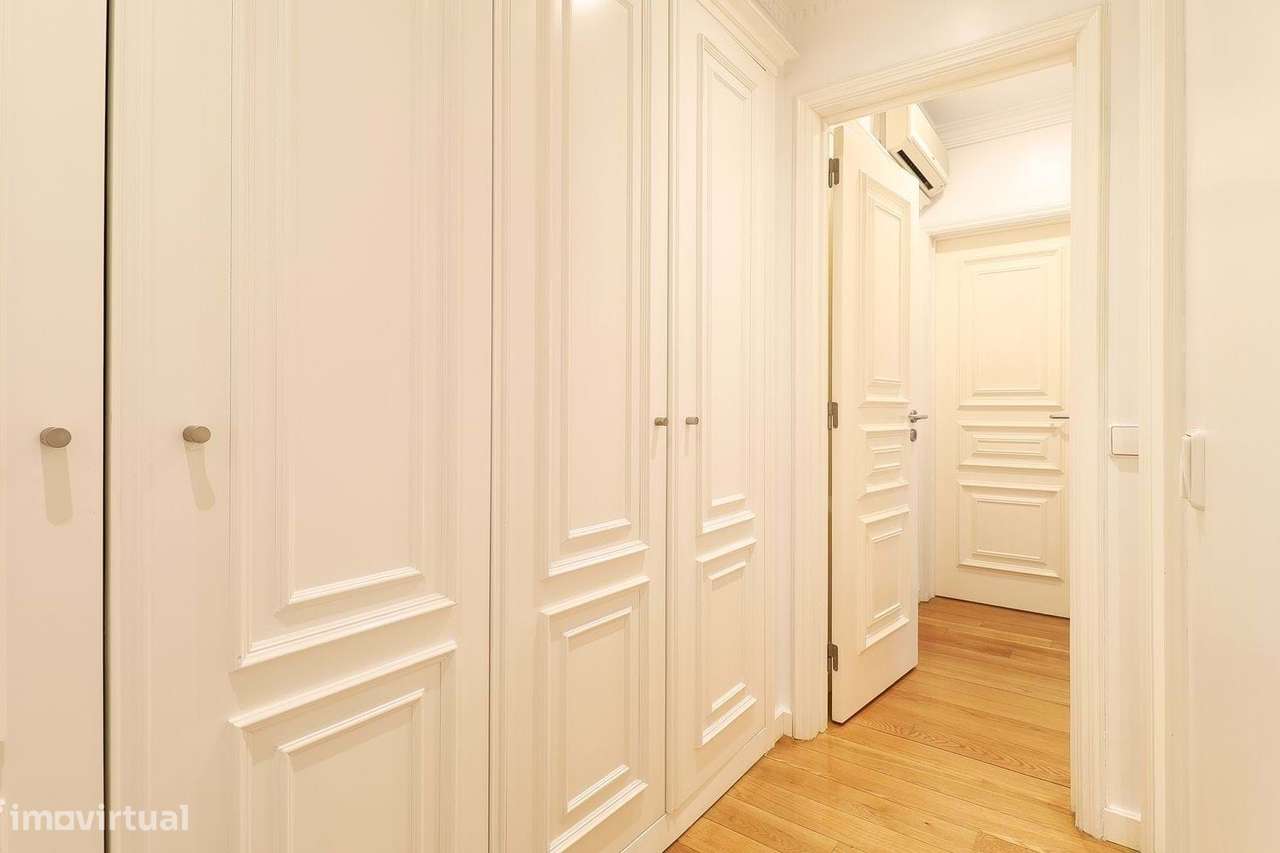 Apartamento T2 com garagem no coração de Campo de Ourique, Lisboa-27