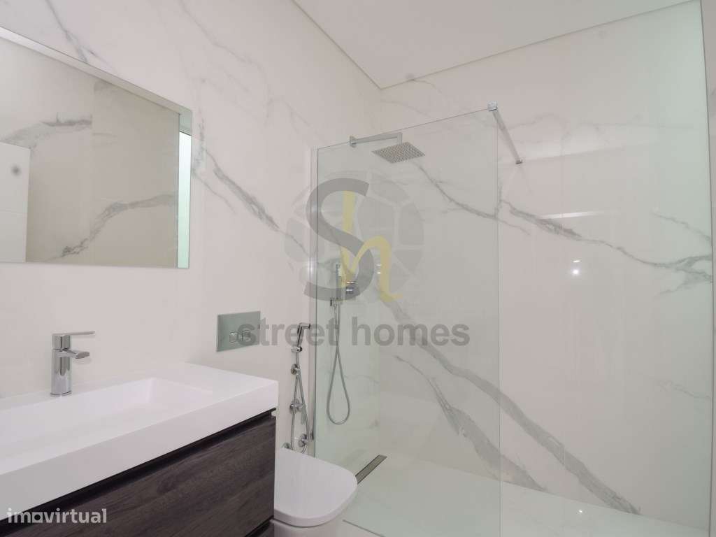 Moradia Nova V4 no Centro da Parede-31