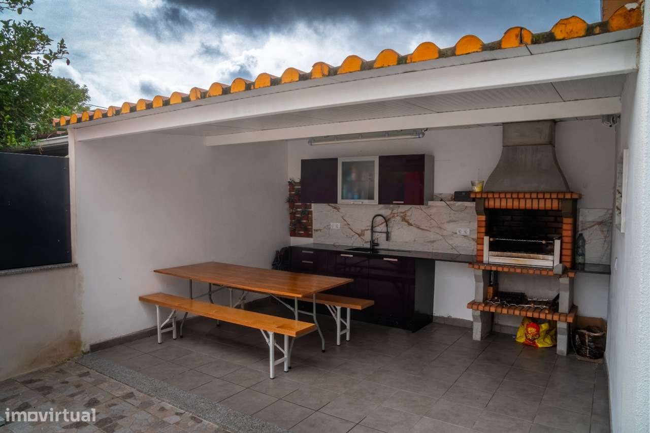 Moradia T5 na Quinta do Conde com sótão e garagem-27