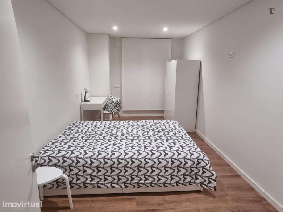 Quarto - localizado em Paranhos Porto - Grande imagem: 2/10