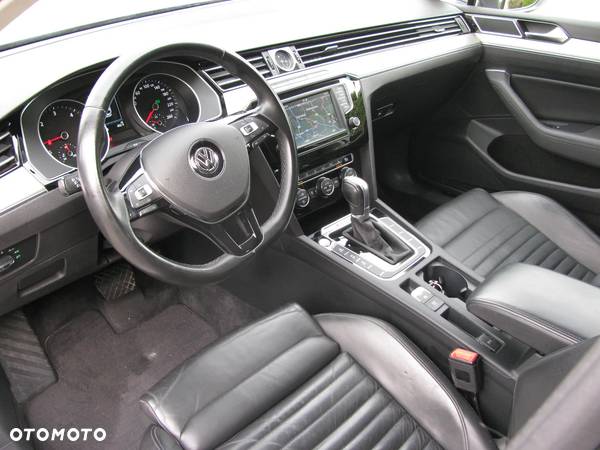 Volkswagen Passat 2.0 TDI Bi-Turbo BMT 4Mot Highline DSG - 16