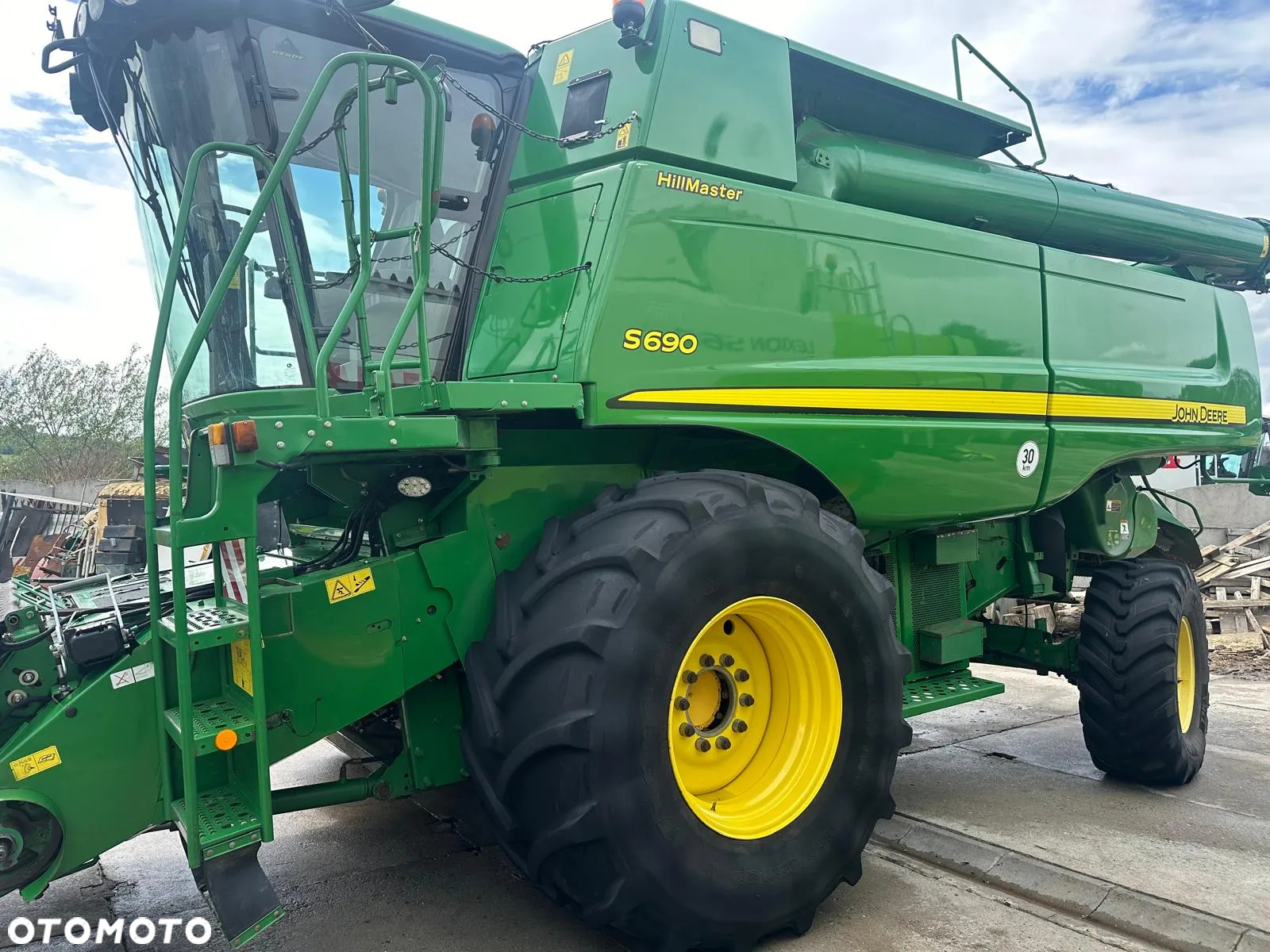 John Deere S690 - 15