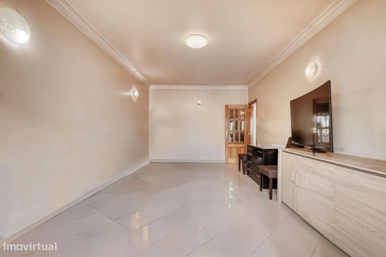 Apartamento T2 com Terraço Incrível || Costa da Caparica-19