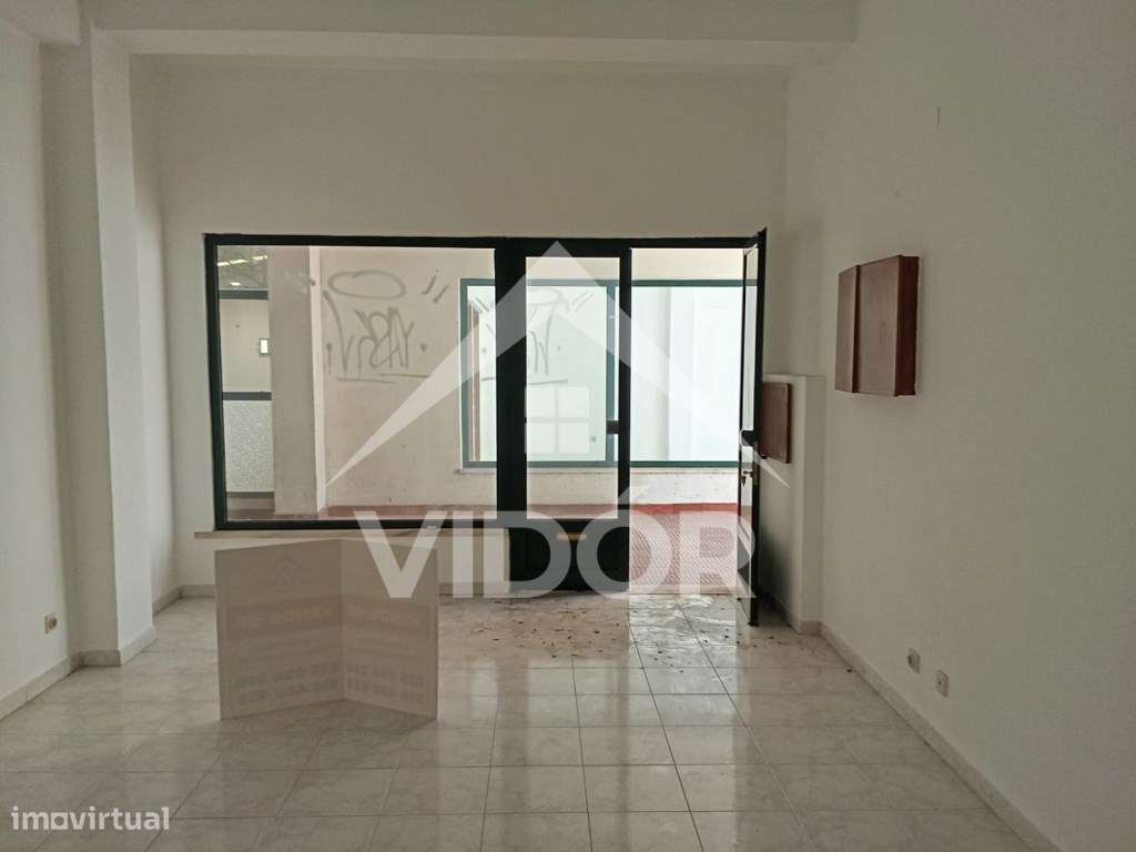 Loja no Novo Mercado Municipal da Baixa da Banheira - DJ - Grande imagem: 2/5