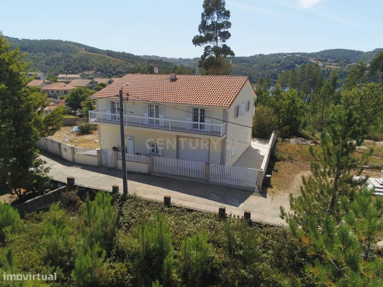 Moradia Exclusiva em "Ilha" Privativa na Albufeira de Venda Nova – Ger-35