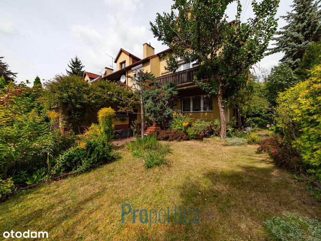 Solidny i funkcjonalny dom w Piastowie-14