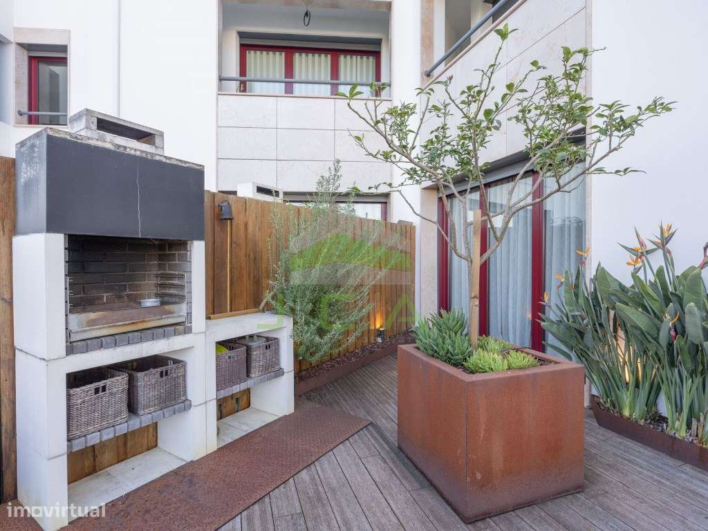 Excelente apartamento T4 com terraço e piscina-14