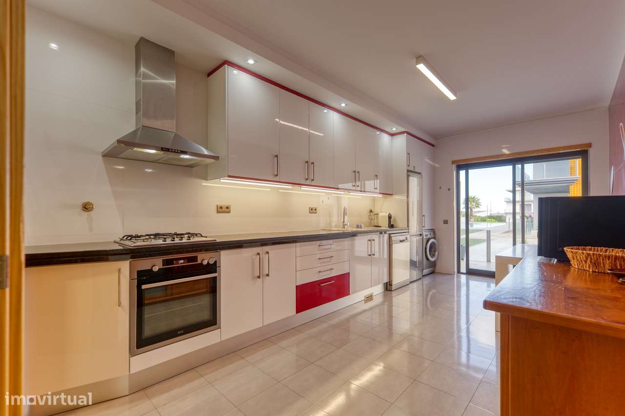 Apartamento T2, piscina e lugar de estacionamento - S Martinho Porto-13