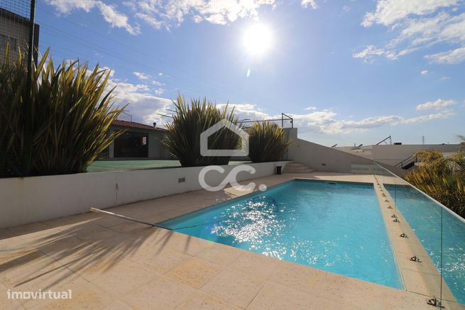 Moradia T5 nos Carvalhais com jardim, piscina e campo de jogos.-3