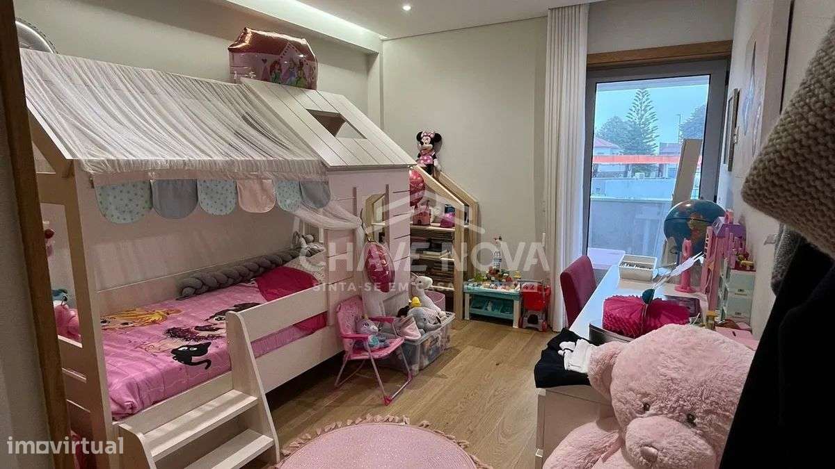 Apartamento T4 Duplex de Excelência – Paranhos-8