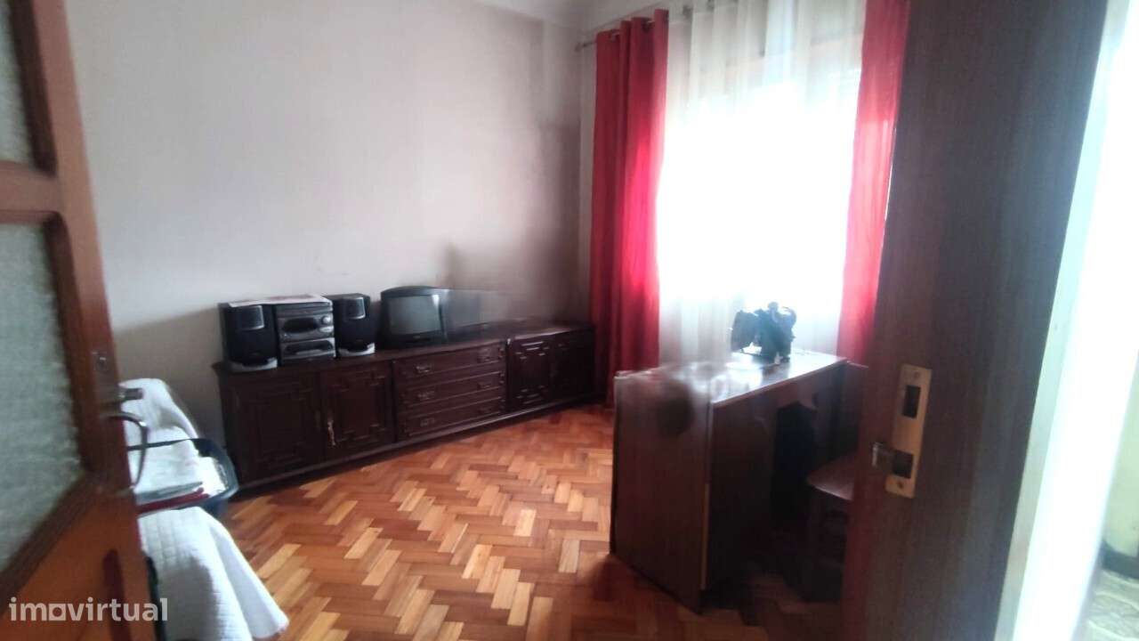 Moradia em banda V4 em S.João da Madeira-6