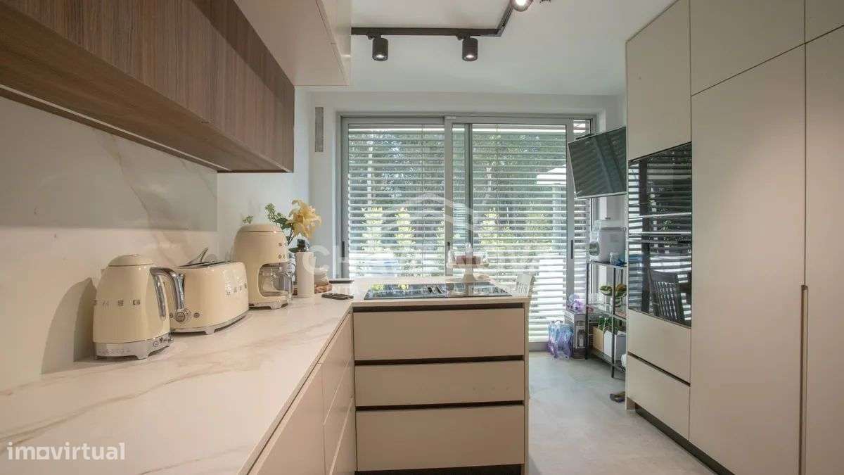 Moradia T3 com 4 casas de banho e piscina na Madalena-36