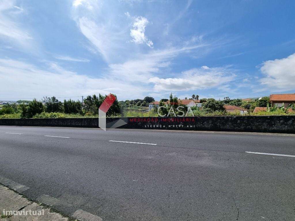 Terreno rústico a 5 minutos do centro da Praia da Vitória - Grande imagem: 3/9