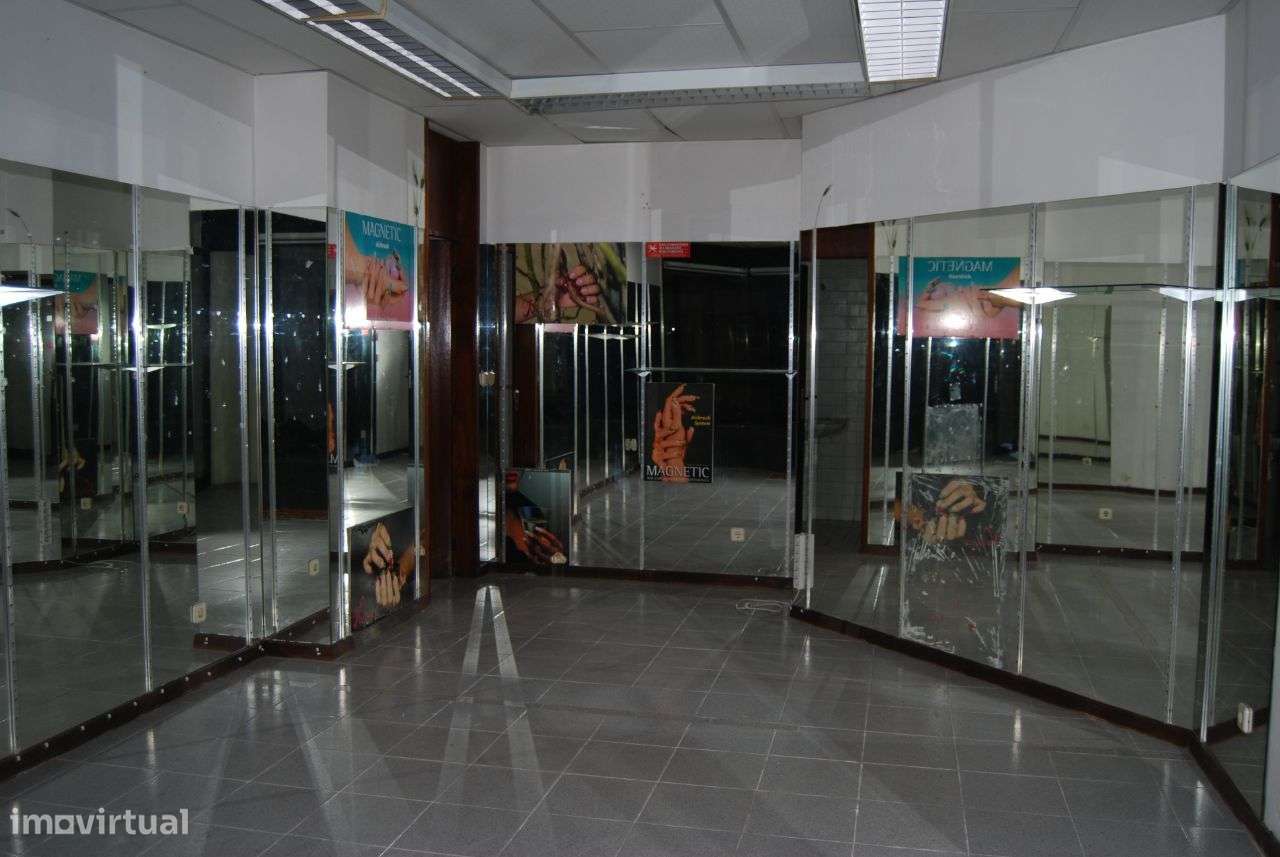 Vende-se Loja - Braga-5